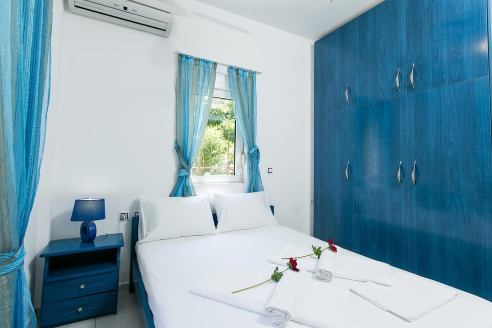 Bed, Photo of the whole room