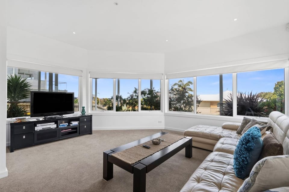 Seaview Apollo Escape - BYO Linen House in Apollo Bay
