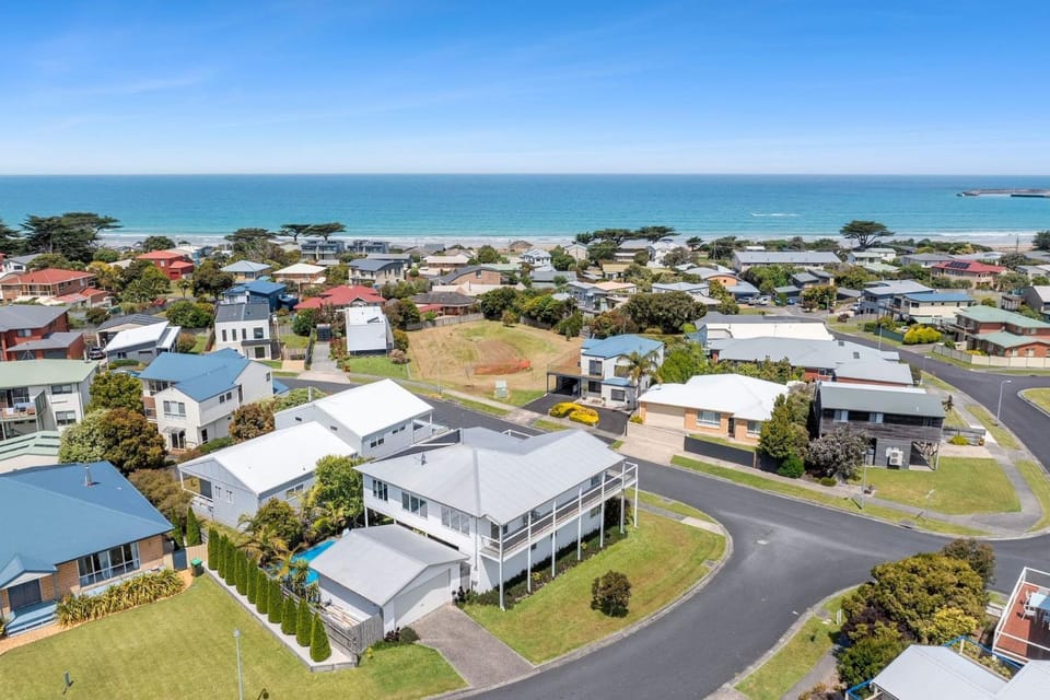 Seaview Apollo Escape - BYO Linen House in Apollo Bay