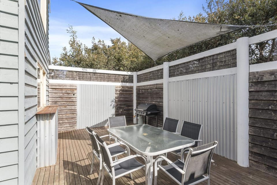Sea Loft - BYO Linen House in Apollo Bay