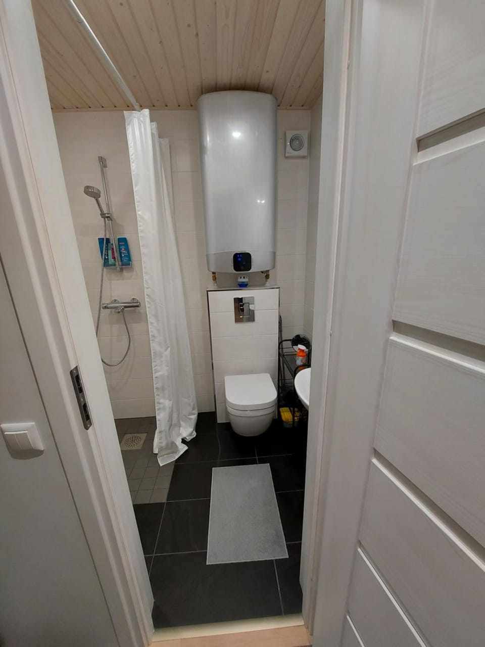 Shower, Toilet