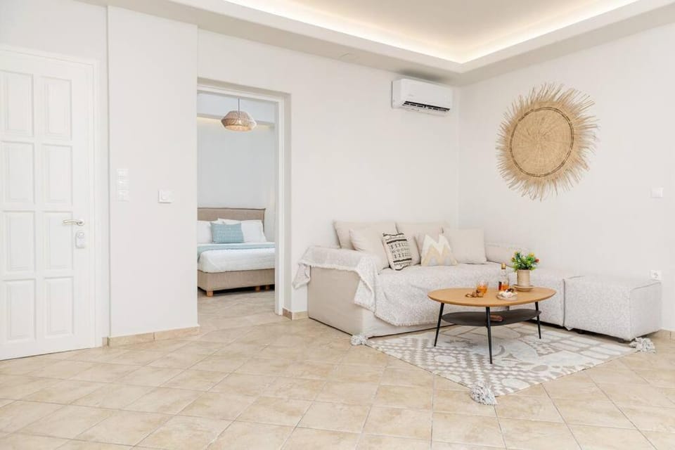 5 Star Residence 3Bdr, 2Bth, Roofdeck, Naxos Town House in Naxos