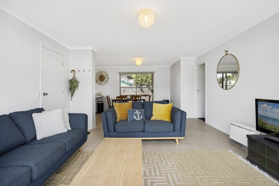 Schram - BYO Linen House in Apollo Bay