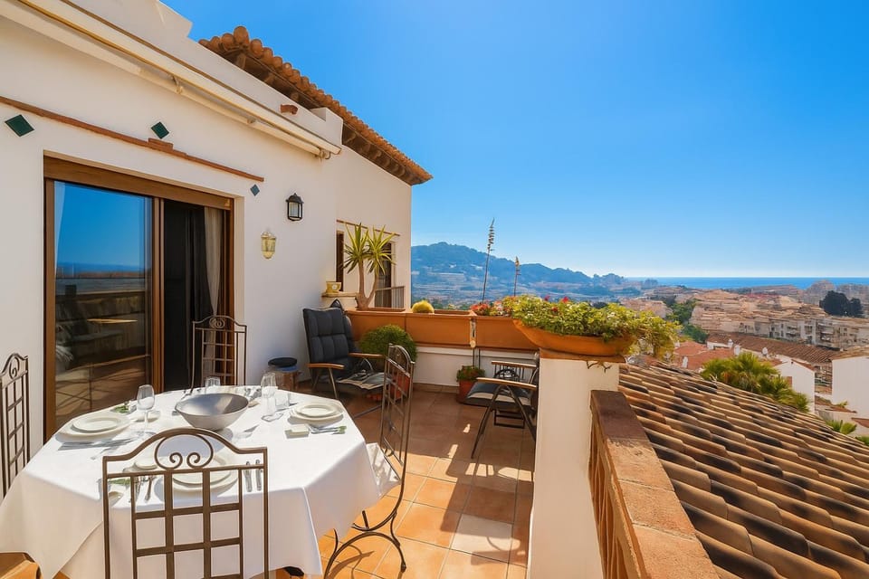 Property building, Balcony/Terrace, Living room