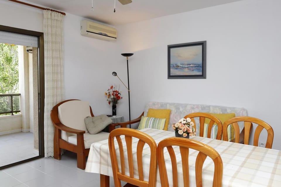 AT025 Con piscina, airco, a 150m de la playa Apartment in Torredembarra