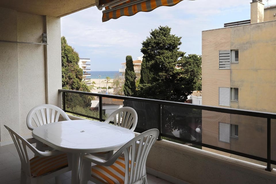 AT025 Con piscina, airco, a 150m de la playa Apartment in Torredembarra