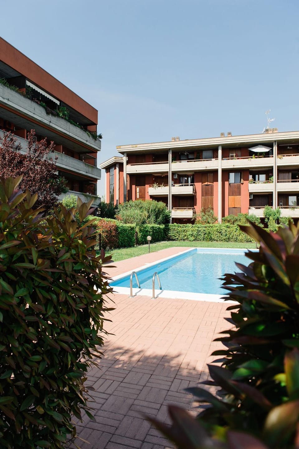 Solarium, Swimming pool, sunbed