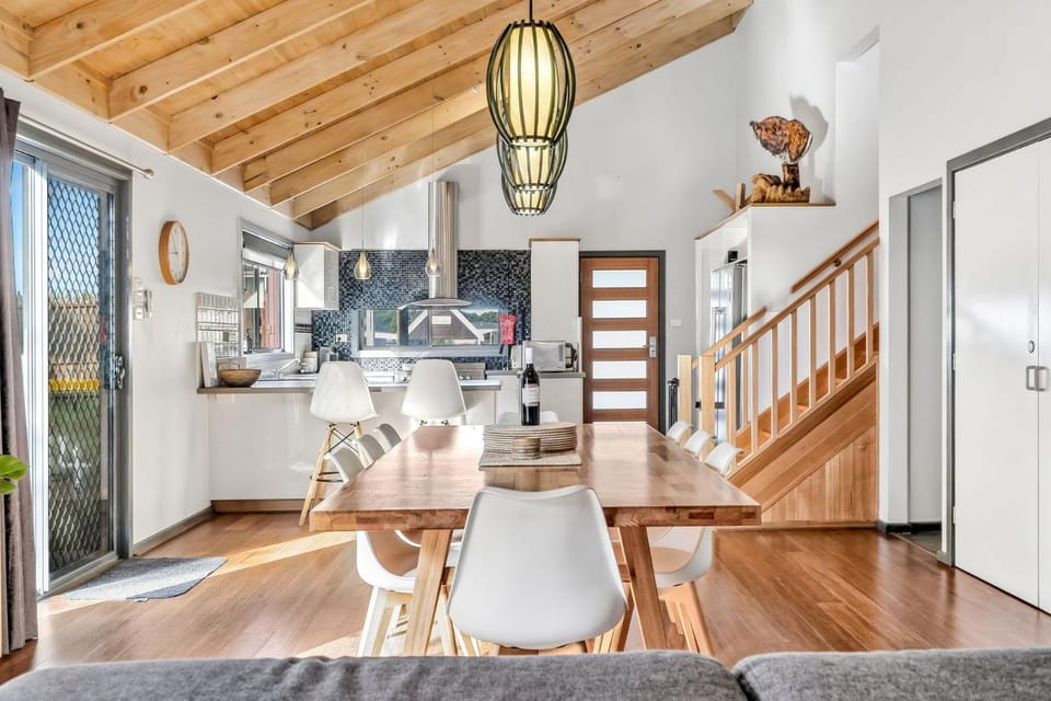 Scenic Beach Escape - BYO Linen House in Apollo Bay