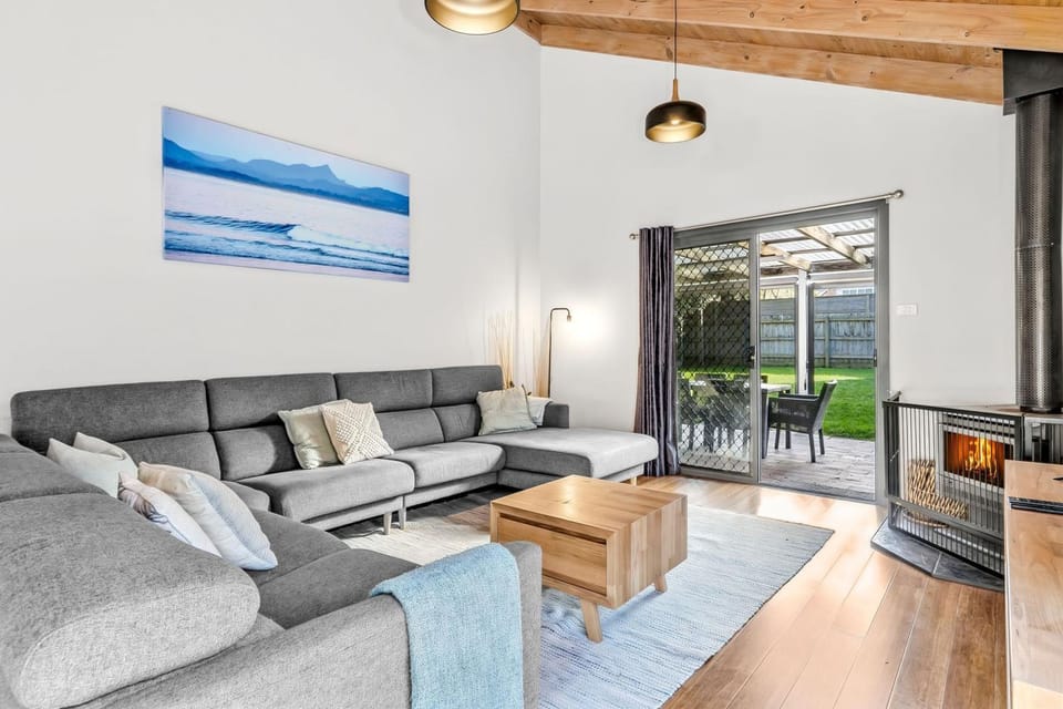 Scenic Beach Escape - BYO Linen House in Apollo Bay
