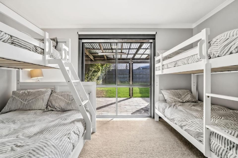 Scenic Beach Escape - BYO Linen House in Apollo Bay