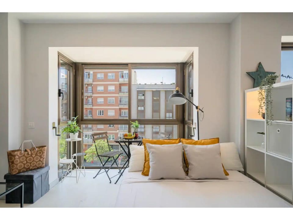 Lovely loft close Cuzco Sor Angela Apartment in Madrid