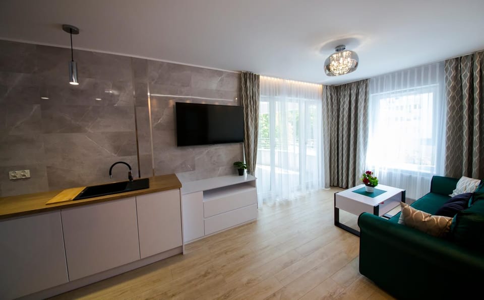 TV and multimedia, Kitchen or kitchenette, Living room, Seating area