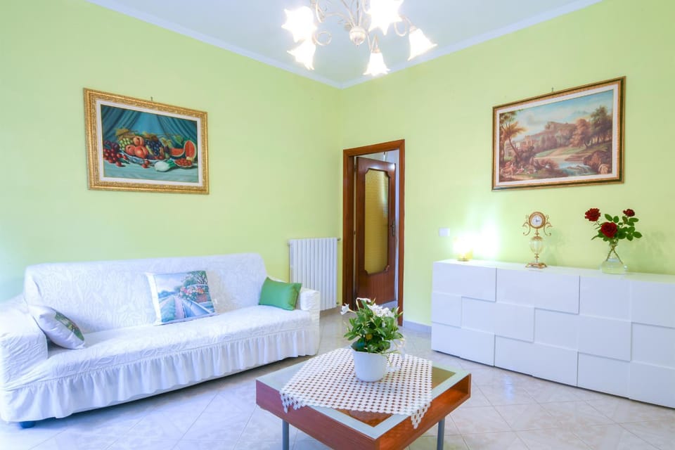 Living room, Decorative detail, Seating area