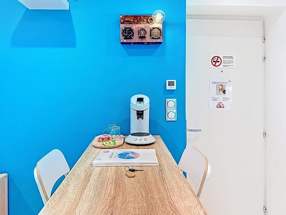 Coffee/tea facilities, Dining area