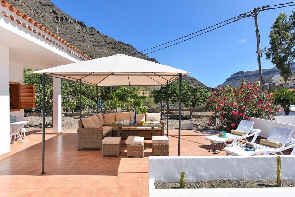 Solarium, Seating area, Dining area