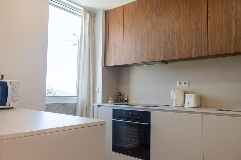 Coffee/tea facilities, Kitchen or kitchenette, stove, toaster