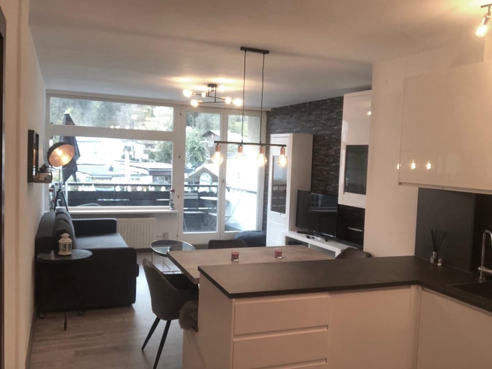 TV and multimedia, Living room, Dining area