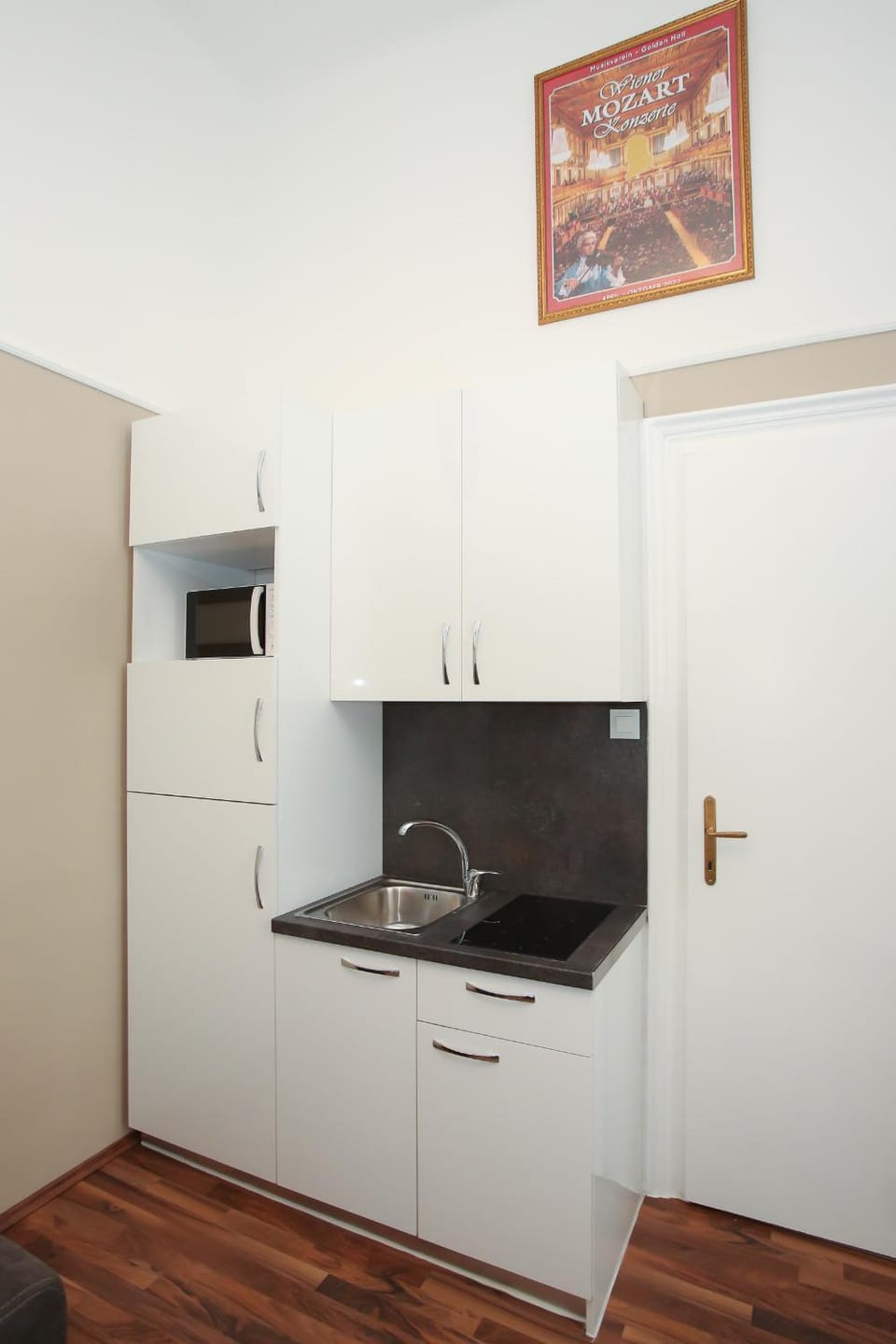 Kitchen or kitchenette, Communal kitchen