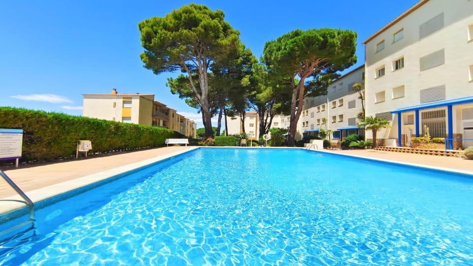 Property building, Pool view, Swimming pool