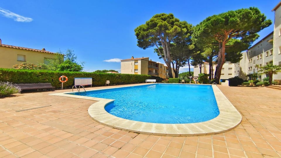 Property building, Pool view, Swimming pool