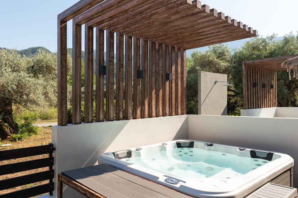 Day, Hot Tub