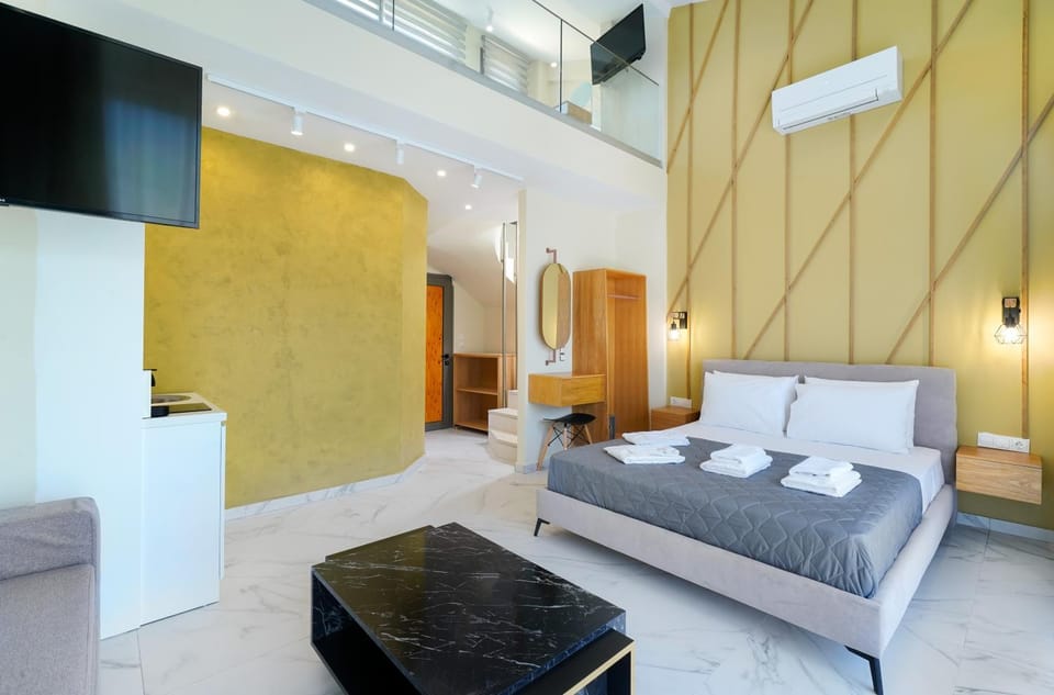 Bed, TV and multimedia, Living room, Photo of the whole room, Bedroom, air conditioner