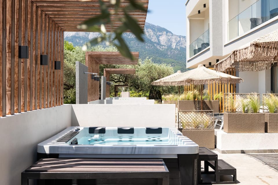 Day, Hot Tub
