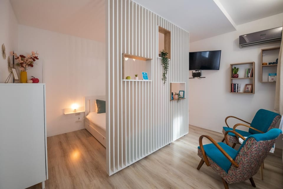 Seating area, Bedroom