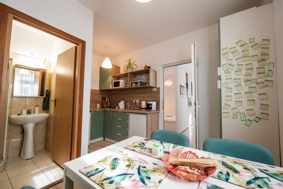 Bathroom, Kitchen or kitchenette, Dining area