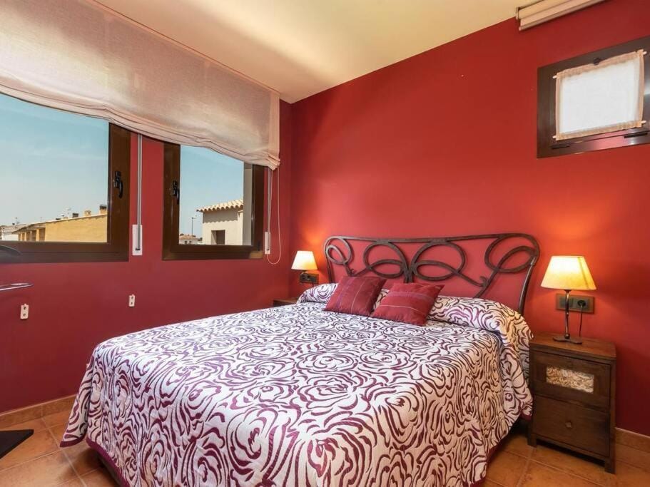 Wonderful house with a nice garden House in L'Escala