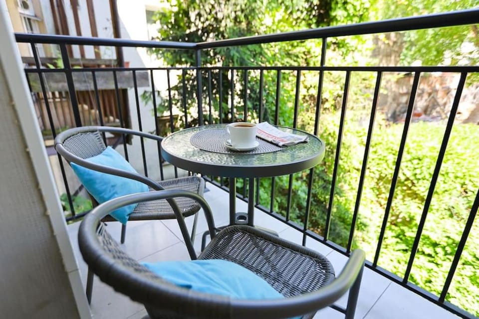 Balcony/Terrace, Garden view