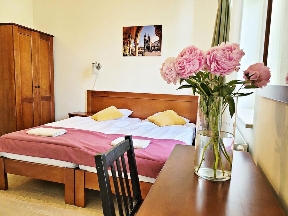 Photo of the whole room, Seating area, Bedroom, towels