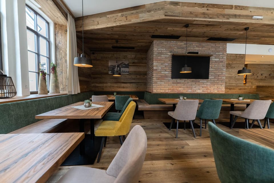 Restaurant/places to eat, Breakfast, Lunch, Dinner