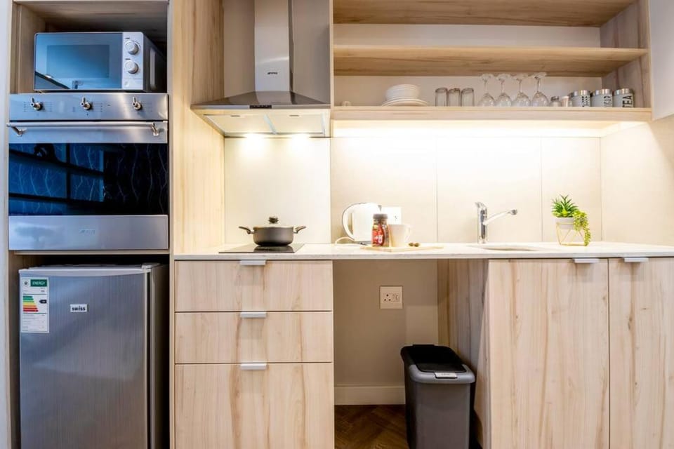 Alimama Spaces: The Rob's Foreshore Place Apartment in Cape Town