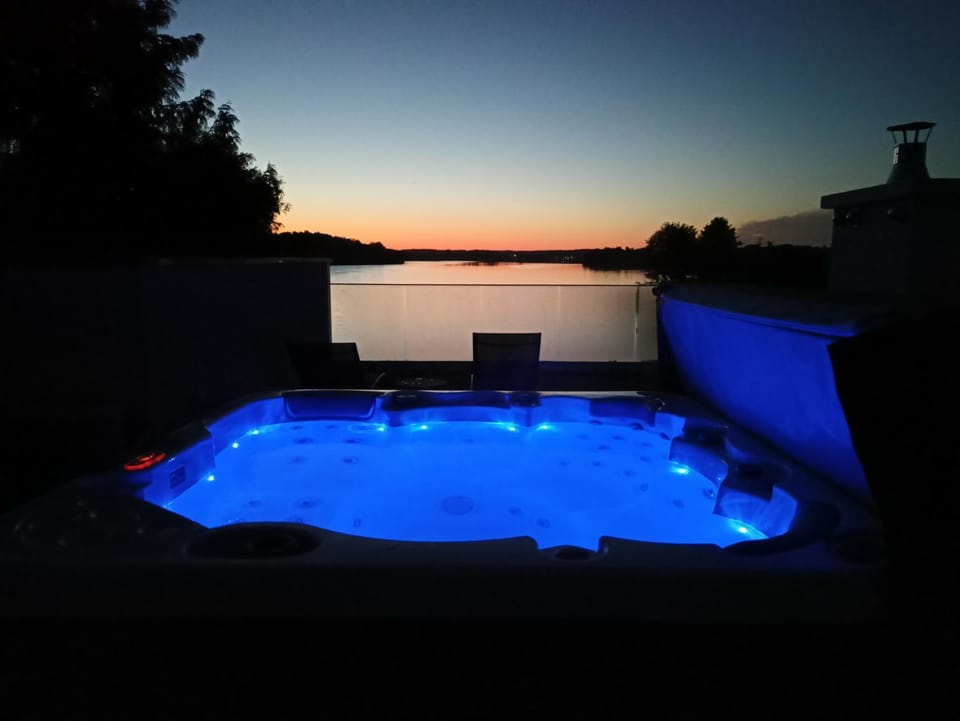 Natural landscape, Hot Tub, Lake view, River view, Sunset