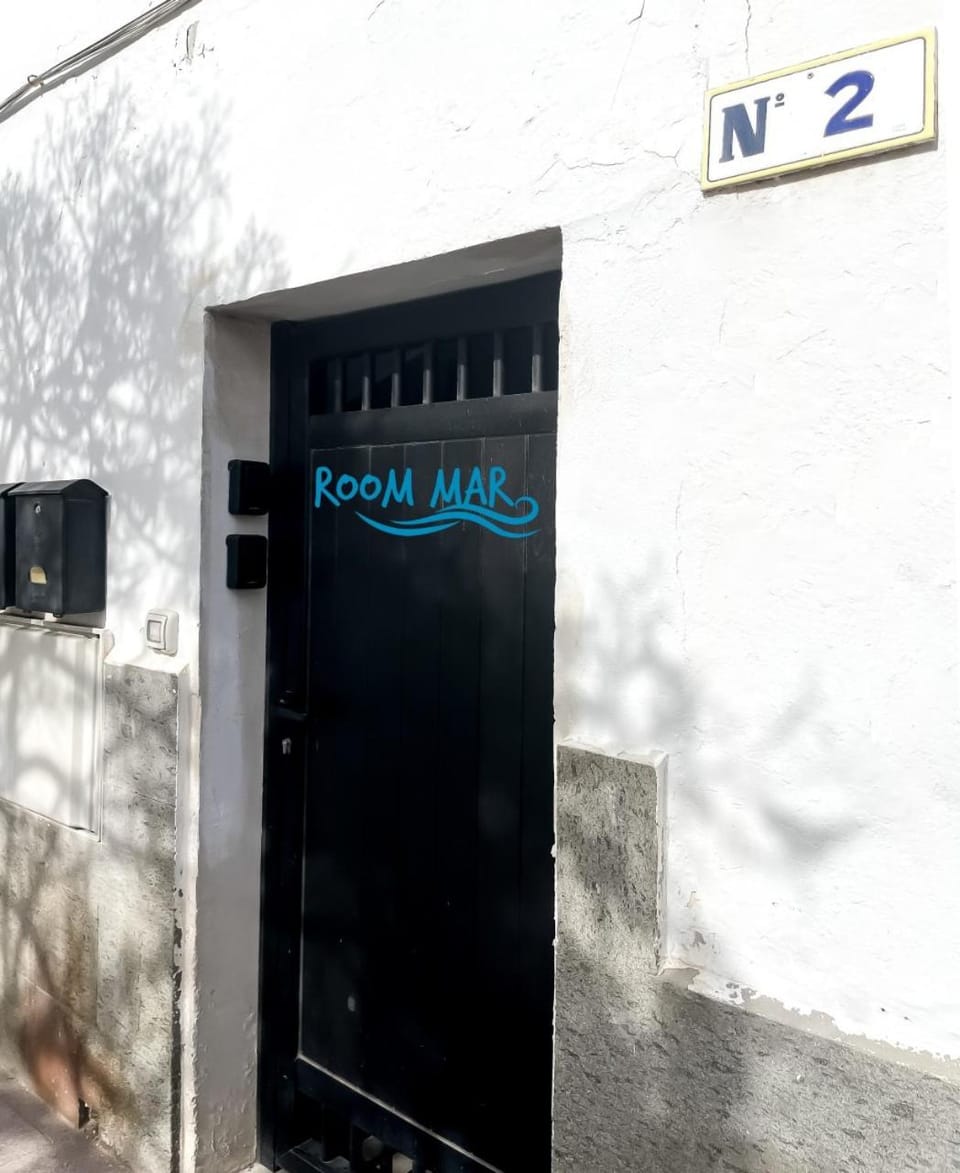 Room Mar wifi free , private bathroom and terrace Apartment in Corralejo