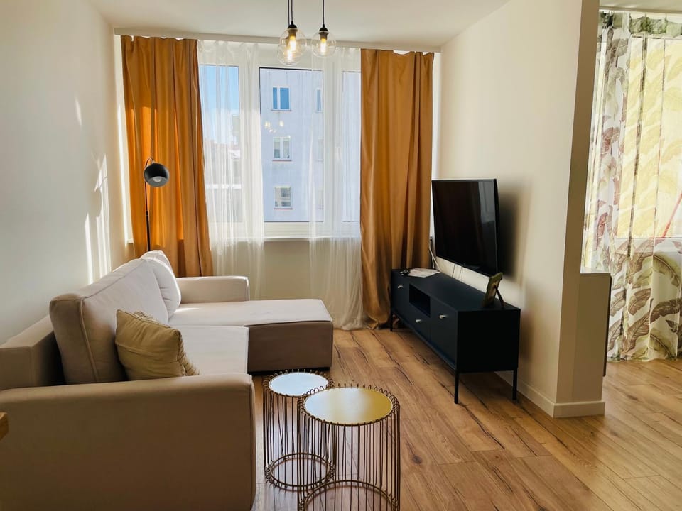 Communal lounge/ TV room, TV and multimedia, Living room, Seating area, Evening entertainment
