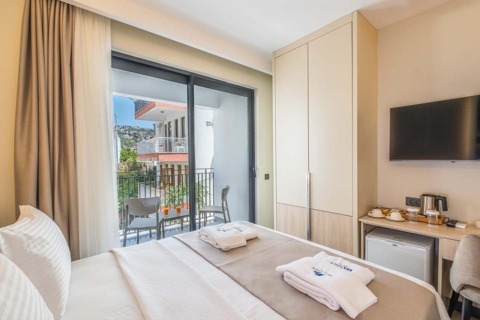 Bed, TV and multimedia, Photo of the whole room