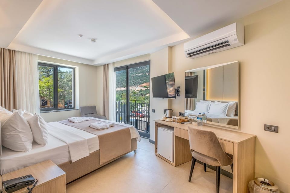 Bed, TV and multimedia, Coffee/tea facilities, View (from property/room), Photo of the whole room