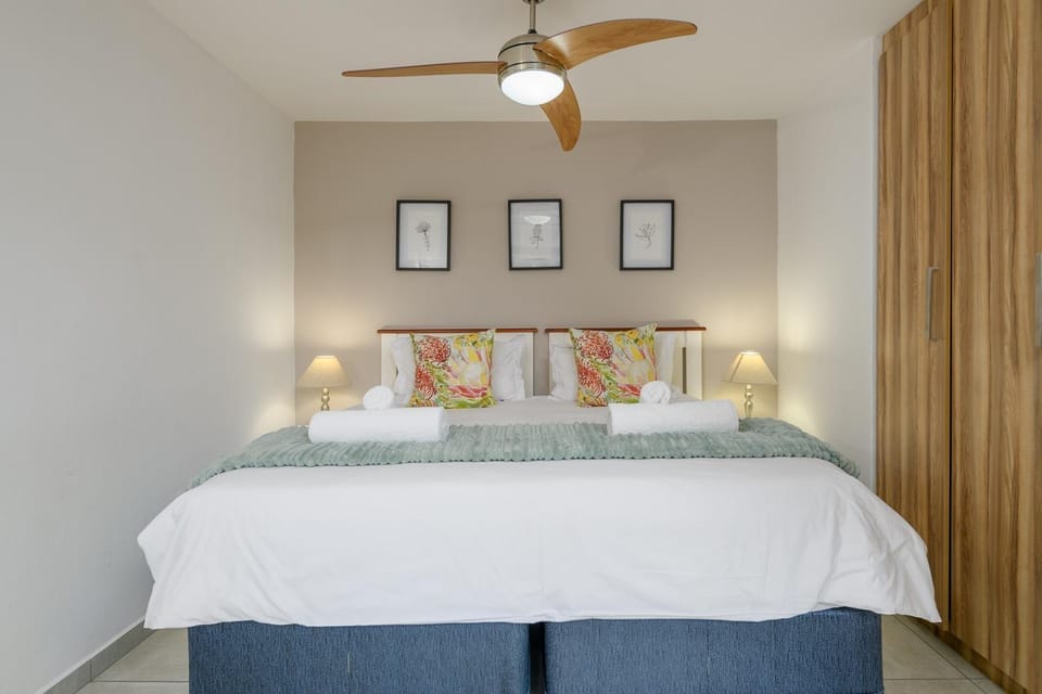 Bed, Bedroom, fireplace