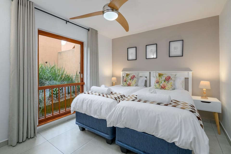 Bed, Bedroom, fireplace