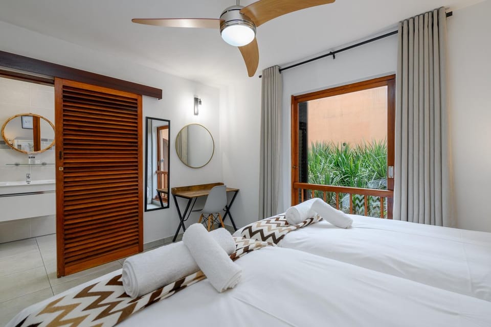 Bed, Bathroom, Bedroom, fireplace