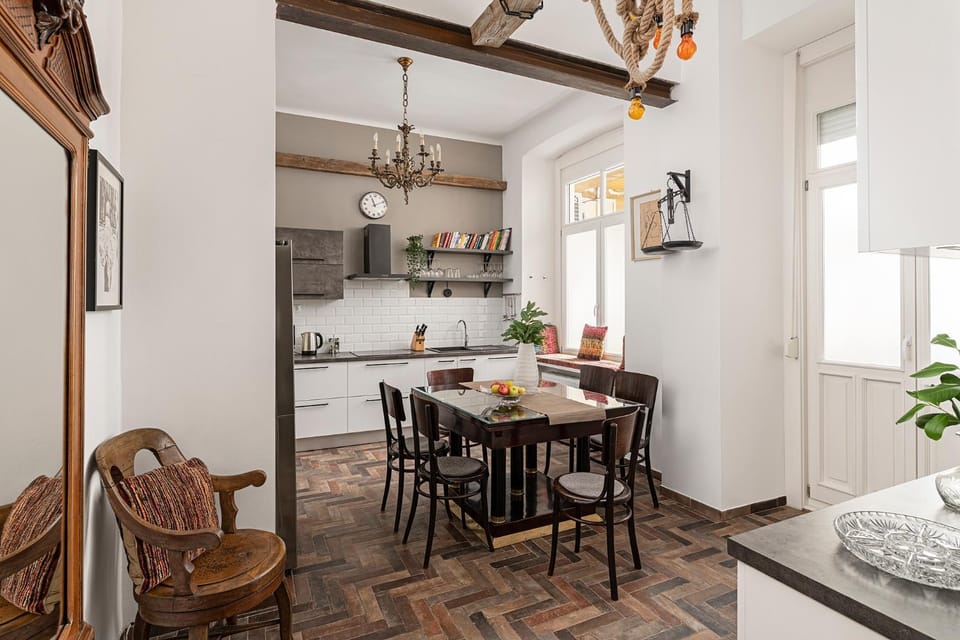 Dining area, kitchen