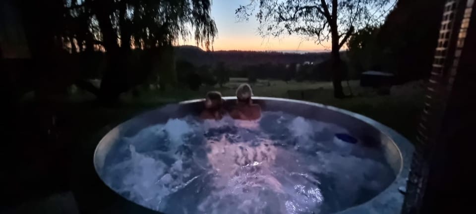 Hot Tub, Hot Tub