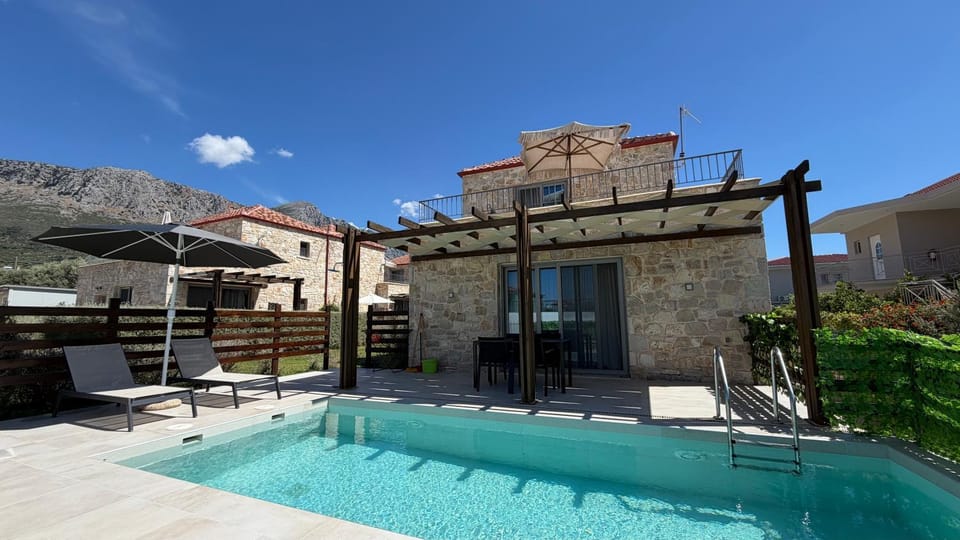 Mountain view, Pool view, Swimming pool, sunbed
