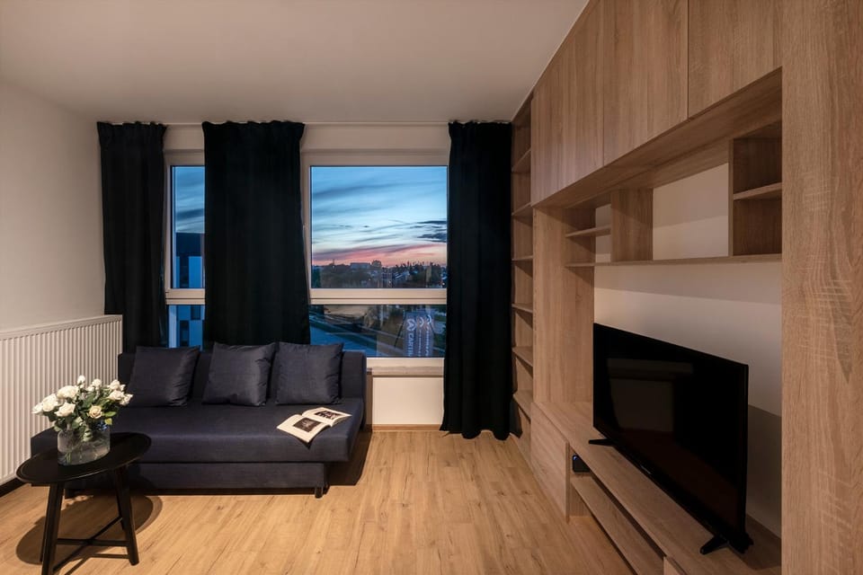 Bed, TV and multimedia, Living room