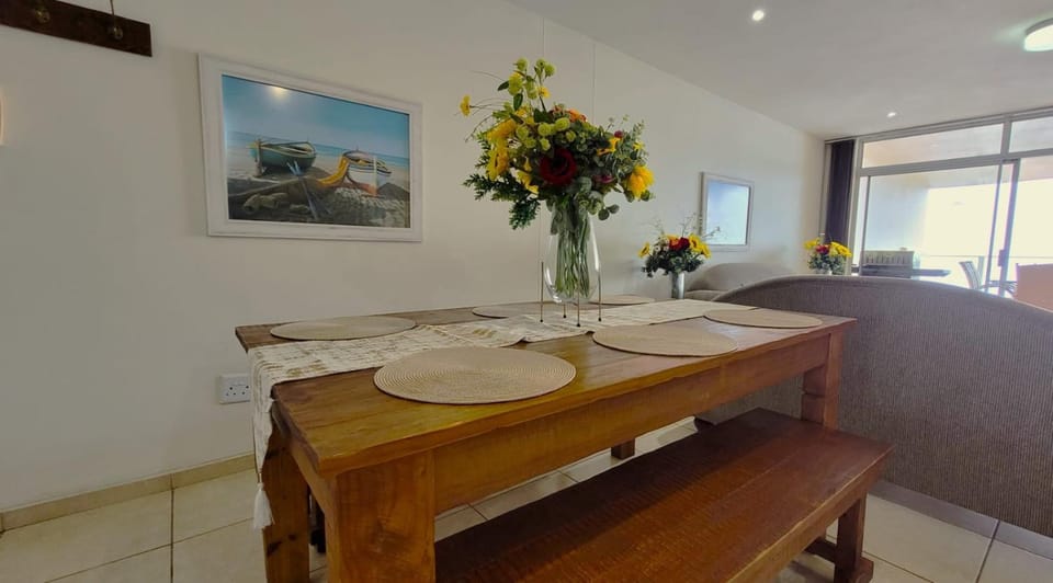 Seating area, Dining area, Sea view