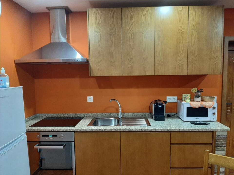 Coffee/tea facilities, dishwasher, stove