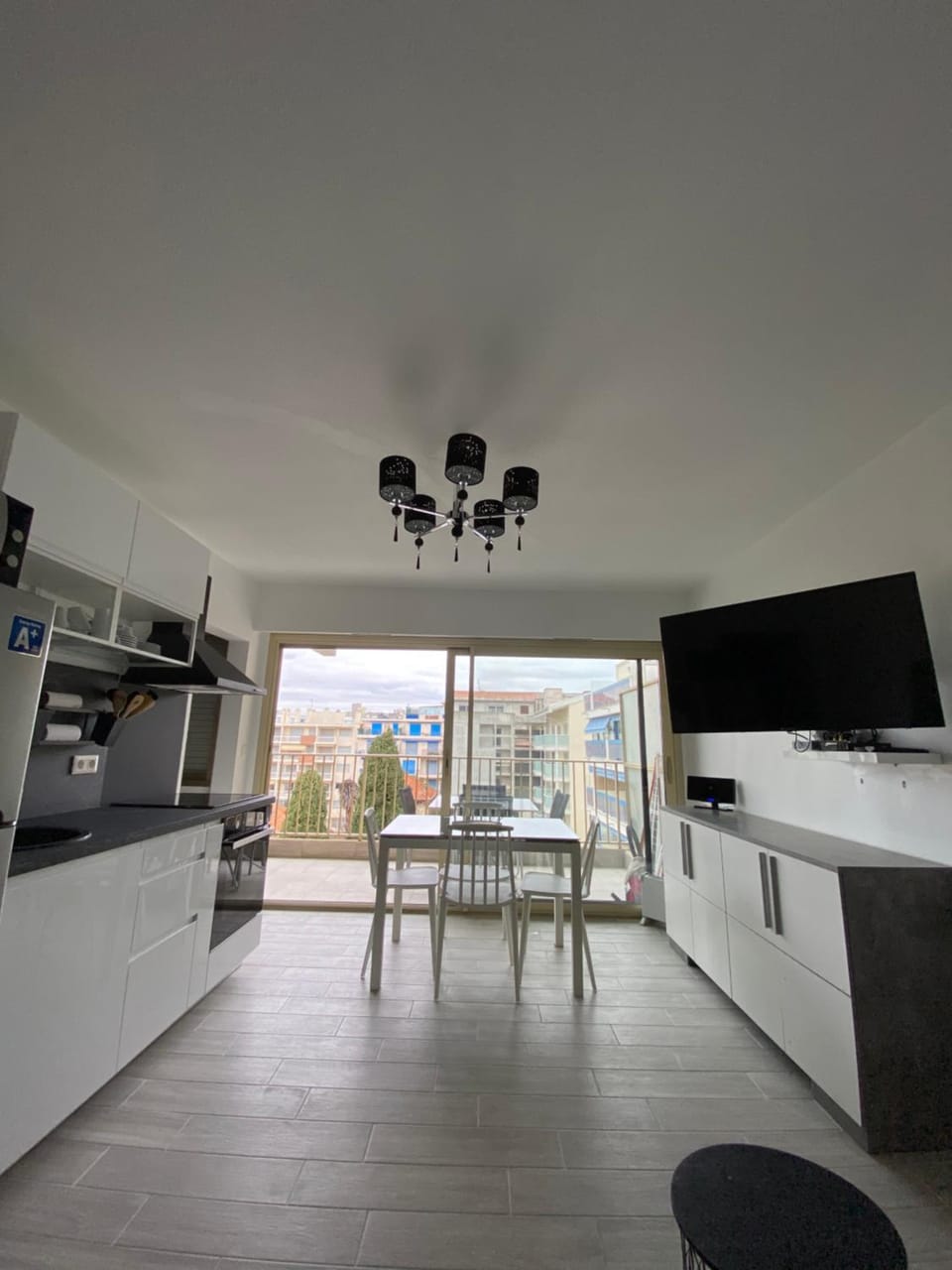 Superbe appartement rénové à neuf à 100m de la mer Apartment in Antibes