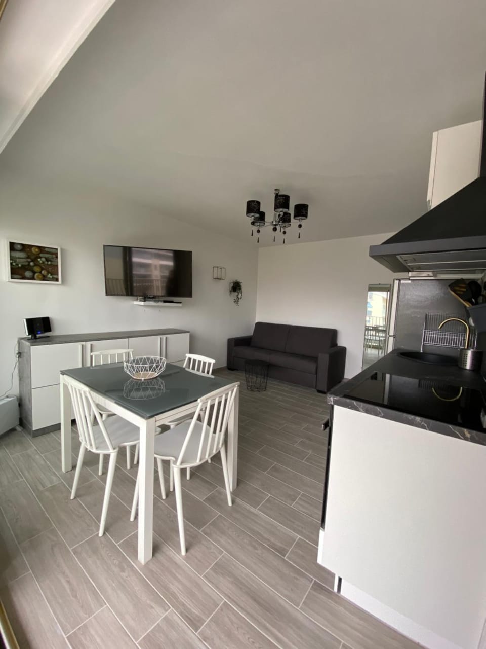 Superbe appartement rénové à neuf à 100m de la mer Apartment in Antibes